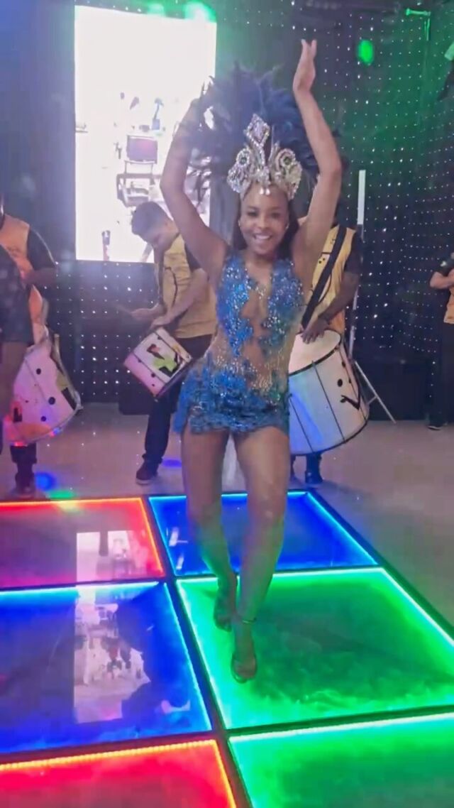 Confra da @rn.cred! Que festa linda!!!

#momokingsambashow #carnival #bateriadeescoladesamba #eventocorporativo